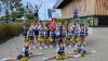 Die Erding Bulls Cheerleader bei der Spendencheckübergabe mit Sabine Knust (Marketing, VR-Bank Erding eG), Janice Kadas (Betreuung Privatkunden der VR-Bank Erding eG) und Martina van Baarsen (Abteilungsleitung Cheerleading im SC Erding e.V.)