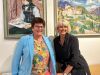 Doris Bauer und Renate Eßbaumer vor dem Bild von Magda Bittner im Museum Erding